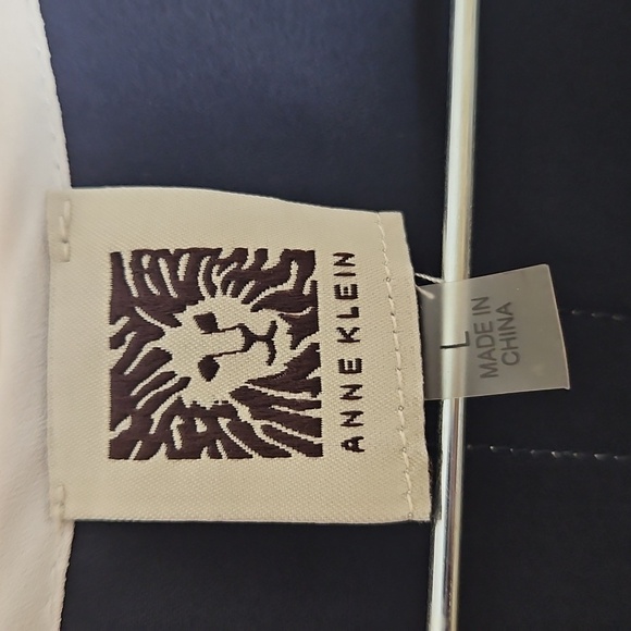 Anne Klein Navy and White V-Neck Tank Top - Picture 2 of 6